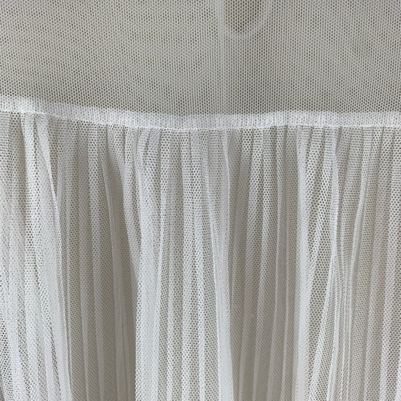 Med Victoria’s Secret White/Cream Tulle Pleated Rhinestone Neck Sheer Top - Picture 7 of 7